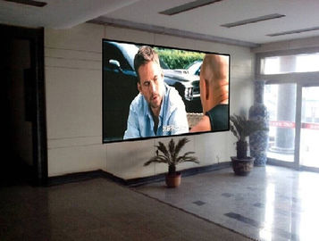 Mała pikselowa ścianka 3 mm Wewnętrzna ściana wideo LED 480 mm * 540 mm Szafka Naprawiono instalację