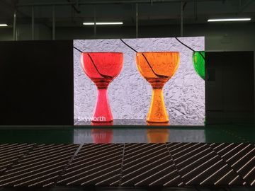 Mały piksel P2.5 Wewnętrzny wyświetlacz LED do wynajęcia, wyświetlacz LED o wysokiej skali szarości
