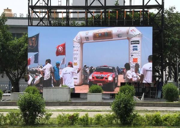 Duży sportowy wyświetlacz LED Zewnętrzny ekran o odległości 3 mz szafką 500 * 500 mm